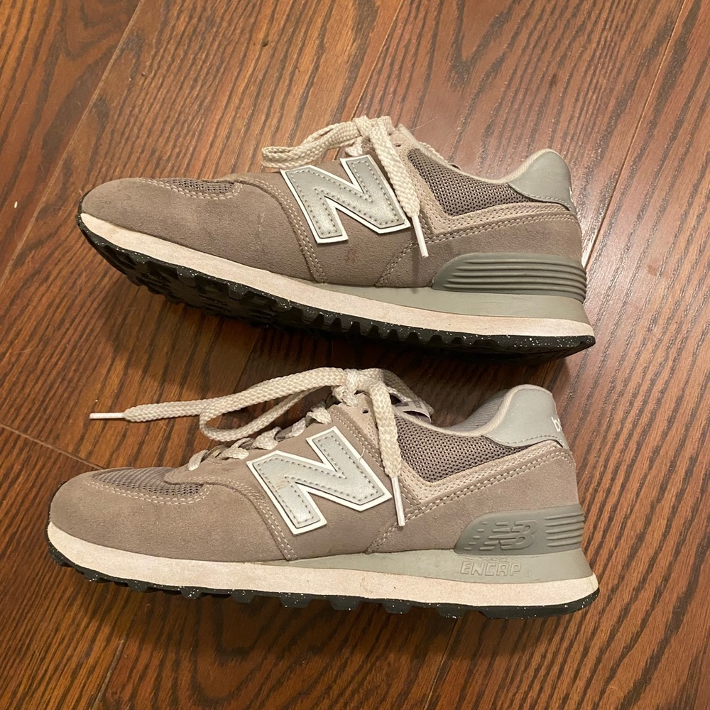 New Balance 574 - Women’s 6.5
